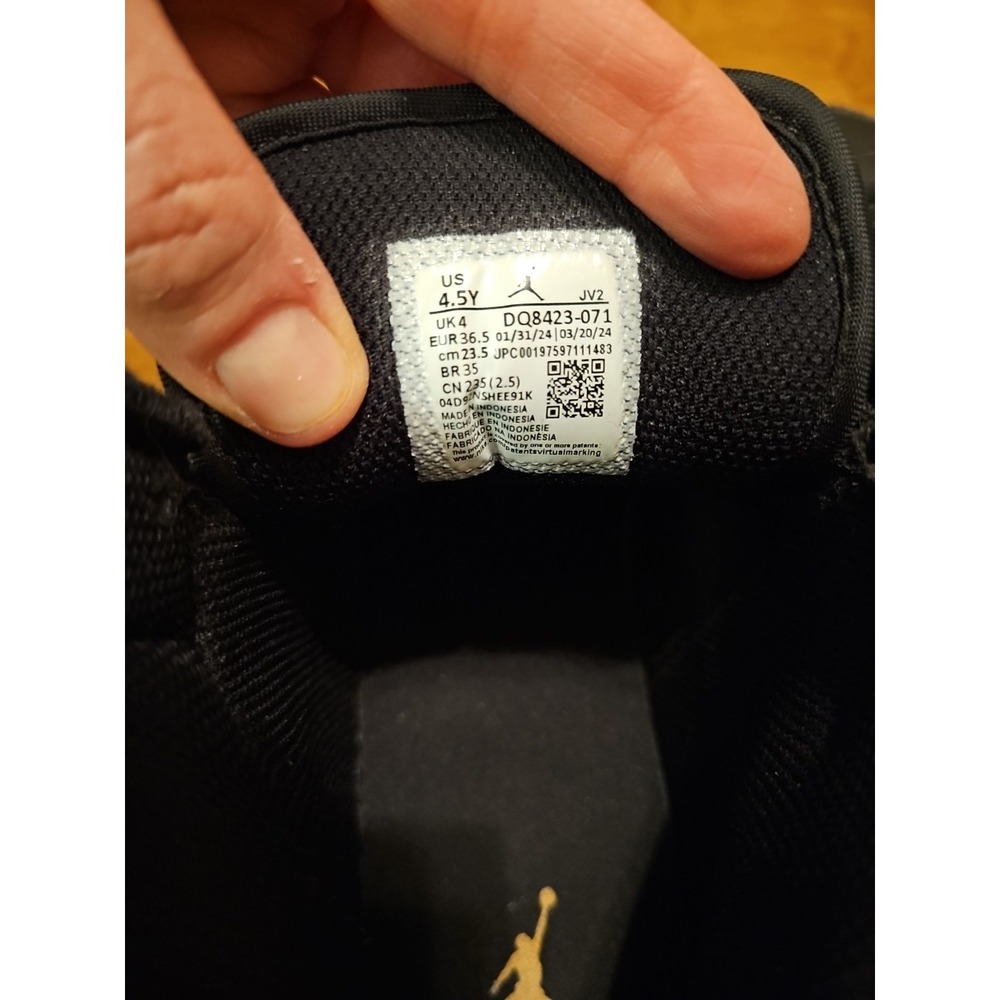 Air Jordan JV2 (GS) Big Kids' Shoes Black-Metallic Gold-White DQ8423-071 4.5Y - Picture 6 of 8
